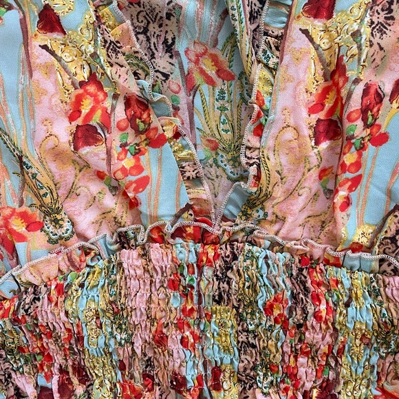 Cute going out top! Synchs waist, the perfect cleavage amount & support & colors - Picture 2 of 3